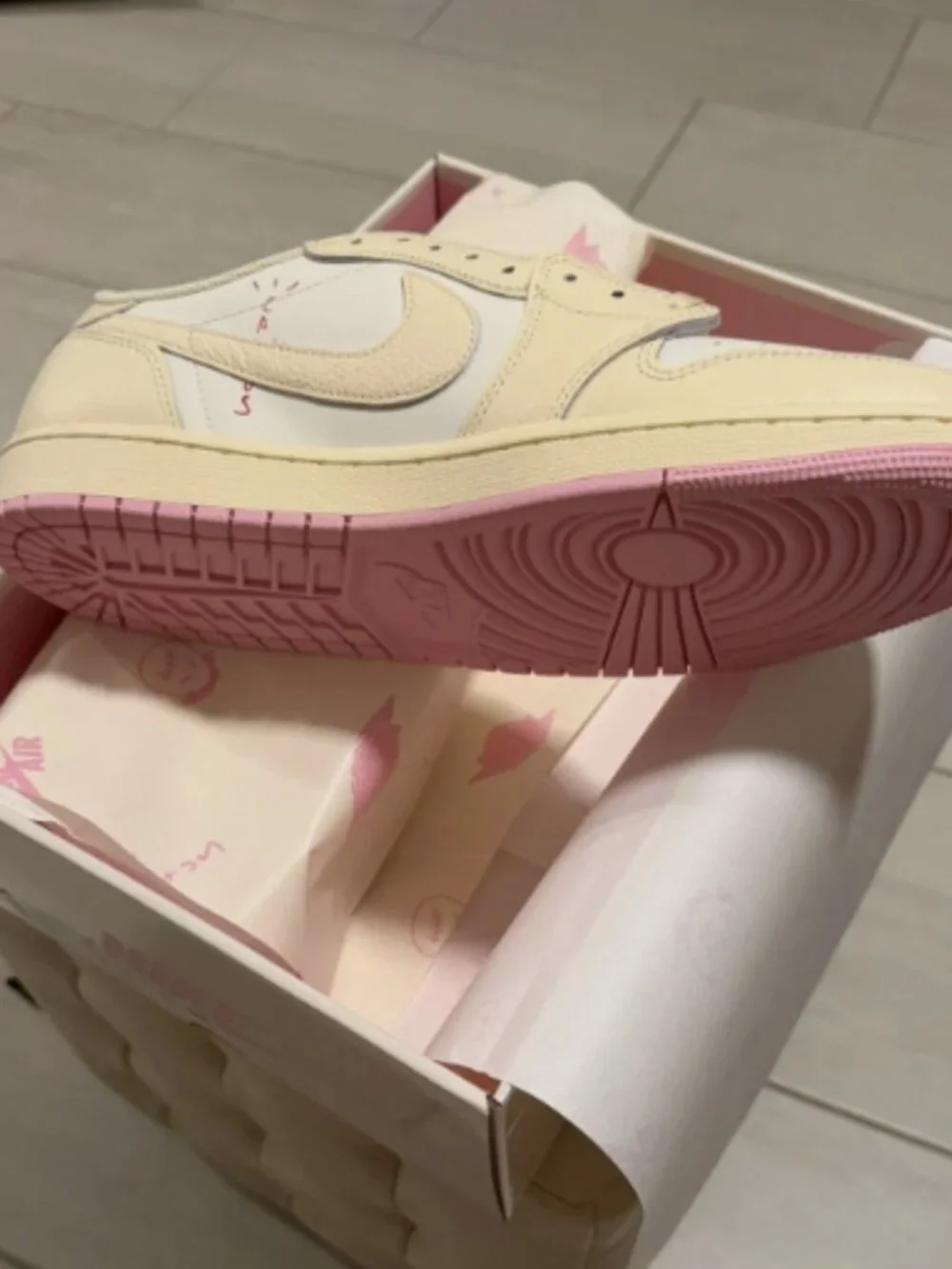 Travis Scott x Jordan 1 Retro Low OG SP Shy Pink